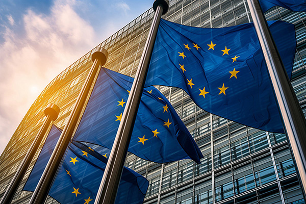 EU-Flaggen im Wind
